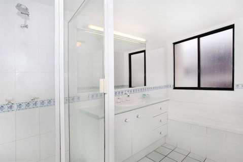 Unit 5 Phoenix Apartments 1736 David Low Way Coolum Beach LINEN INCLUDED 500 Bond - Holiday Byron Bay 6