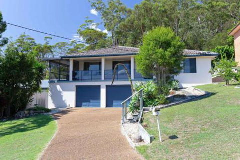 Kallaroo Street 3 Corlette - Holiday Byron Bay 5