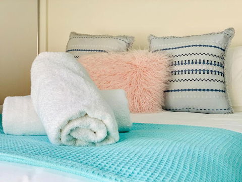 DAYDREAMING Airlie Beach Water Views & Only 200m To Boardwalk. - Holiday Byron Bay 6