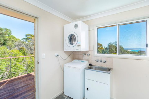 Rainbow Views Rainbow Beach Stunning Ocean Views & A Swimming Pool - Holiday Byron Bay 2