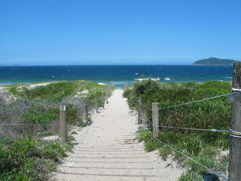 Pet Friendly Summer Cottage - Holiday Byron Bay 1