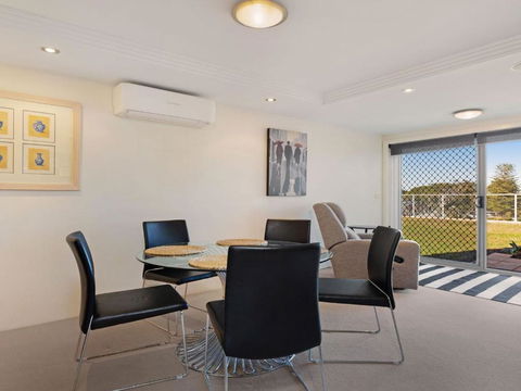 Garden Apartment At Forster Tower - Holiday Byron Bay 1