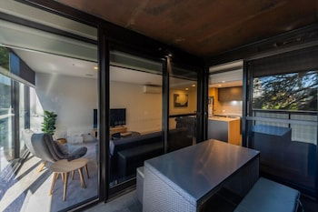 Accommodate Canberra Midnight Apartments - Holiday Byron Bay 0