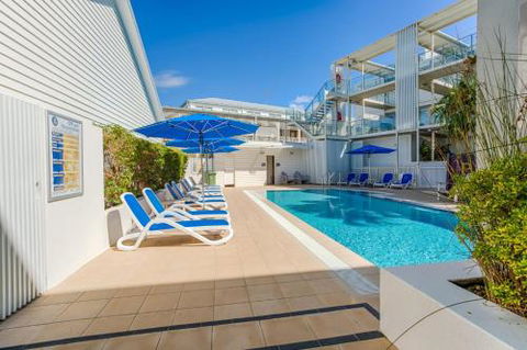 Unit 7 Plantation Resort Rainbow Beach Air Conditioned Pool & Outdoor Spa Plantation Resort - Holiday Byron Bay 2