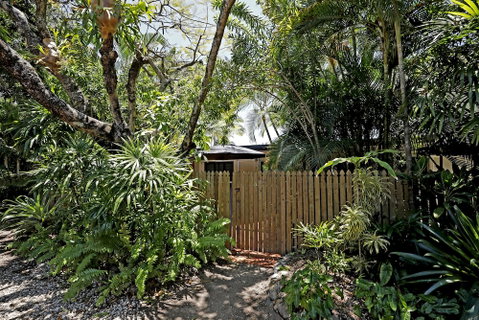 Rare Modern Unit W Private Fenced Garden Close To The Beach PC4 - Holiday Byron Bay 1
