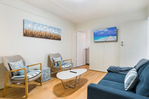 Rare Modern Unit W Private Fenced Garden Close To The Beach PC4 - Holiday Byron Bay 6