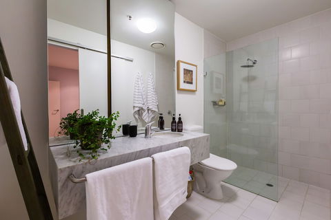 Auguste 2 BDR Melbourne Apartment - Holiday Byron Bay 2