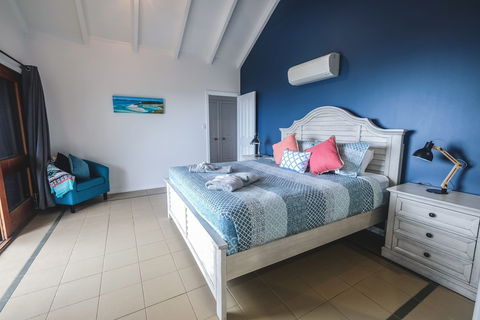Absolute Airlie Airlie Beach - Holiday Byron Bay 4