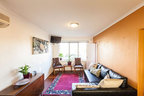 ELEANOR, 1BDR Fitzroy North Apartment - Holiday Byron Bay 3