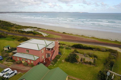 Cape Bridgewater Sea View Lodge - Holiday Byron Bay 2