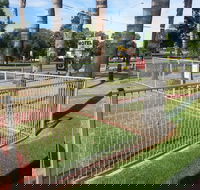 Sunraysia Motel  Holiday Apartments - Holiday Byron Bay