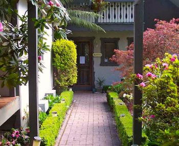 Annie Roe's Luxury Bed & Breakfast - Holiday Byron Bay 1