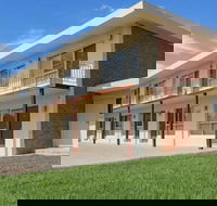 Seven Pines Motor Inn - Holiday Byron Bay