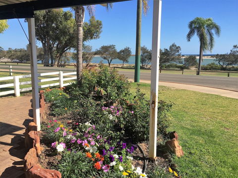 Kalbarri Seafront Villas - Holiday Byron Bay 0