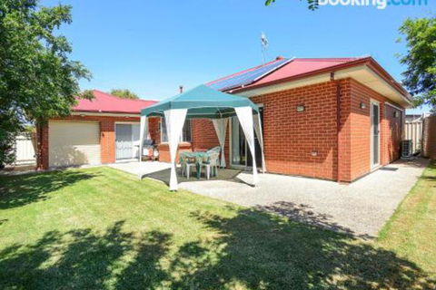 All Seasons Port Elliot Holiday House - Holiday Byron Bay 3