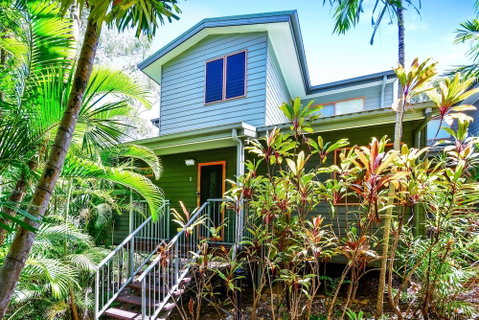 1 Heliconia Ocean View 3 Bedroom House Near Marina With Golf Buggy - Holiday Byron Bay 1