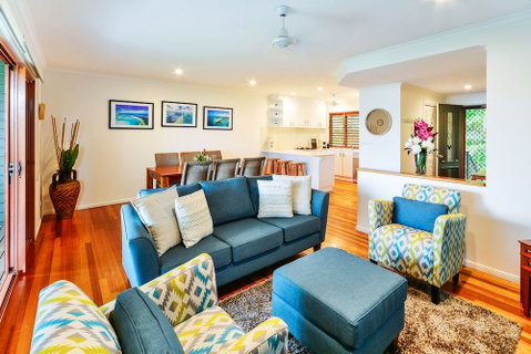 1 Heliconia Ocean View 3 Bedroom House Near Marina With Golf Buggy - Holiday Byron Bay 3