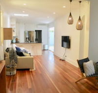 3 Bedroom Home Near Manly Beach - Holiday Byron Bay