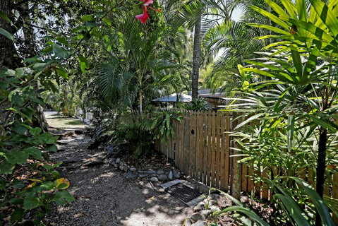 Rare Modern Unit W Private Fenced Garden Close To The Beach PC5 - Holiday Byron Bay 1