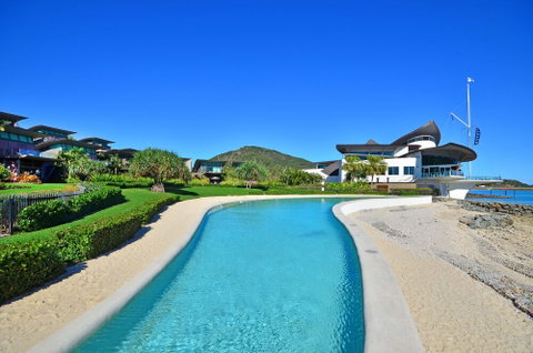 Yacht Club Villa 33-Serenity-Ocean Views With Golf Buggy - Holiday Byron Bay 4