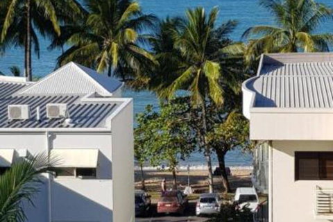 Trinity Beach Penthouse - Holiday Byron Bay 0