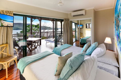 NEWLY BEAUTFULLY RENOVATED 16 The Casuarina 3 Bedroom House With 180 Degree Ocean Views - Holiday Byron Bay 3