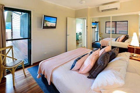 NEWLY BEAUTFULLY RENOVATED 16 The Casuarina 3 Bedroom House With 180 Degree Ocean Views - Holiday Byron Bay 1