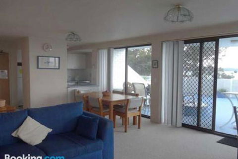 4 The Point 5 7 Mitchell Street Stunnning Water Views With Air Conditioning - Holiday Byron Bay 6