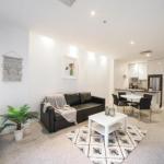 A Spacious & Central 2BR Apt Near Flinders Station - Holiday Byron Bay 0