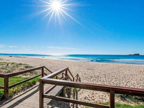 Breakers At Mudjimba Beach - Holiday Byron Bay 2