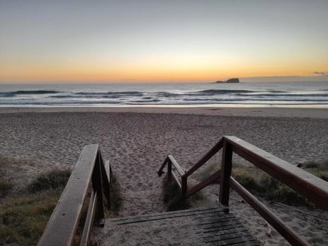 Breakers At Mudjimba Beach - Holiday Byron Bay 4