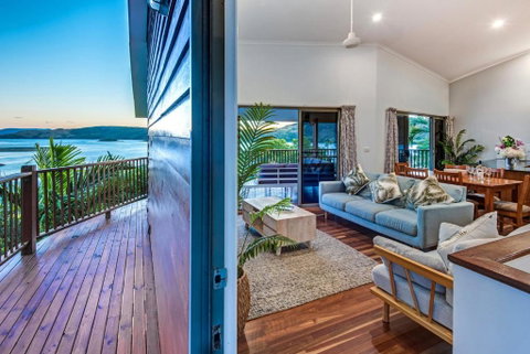 Casuarina 18 Ocean View House Central Location BBQ Golf Buggy - Holiday Byron Bay 5