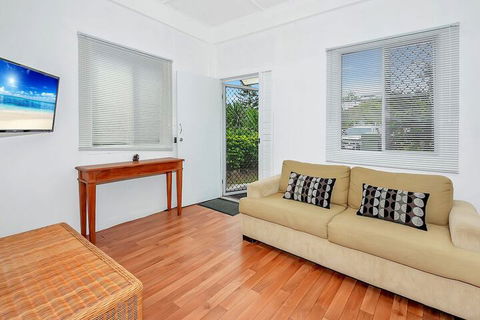 Easy Going Holiday Unit On McKenzie MK6 - Holiday Byron Bay 0