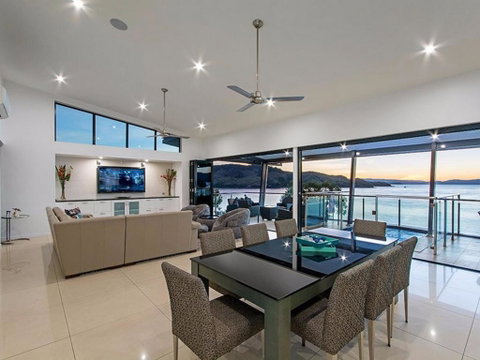 Edge Penthouse On Hamilton Island - Holiday Byron Bay 4