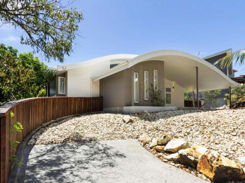 Pipi Palace - Holiday Byron Bay 1