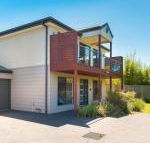 Beachside Villa Cowes - Holiday Byron Bay