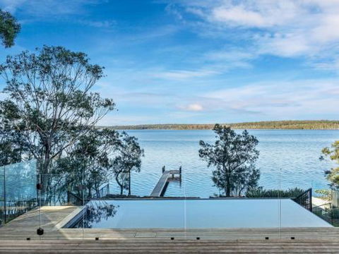 ESTUARY HOUSE Basin View 4pm Check Out Sundays - Holiday Byron Bay 0