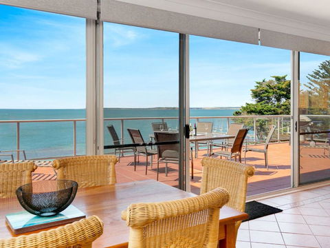 Beachfront Penthouse Cowes - Holiday Byron Bay 3