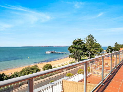 Beachfront Penthouse Cowes - Holiday Byron Bay 1