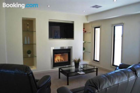 Eagles Nest - Holiday Byron Bay 0