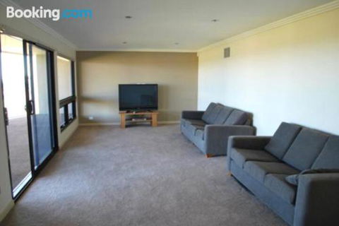 Eagles Nest - Holiday Byron Bay 1