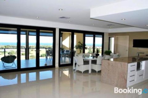 Eagles Nest - Holiday Byron Bay 4