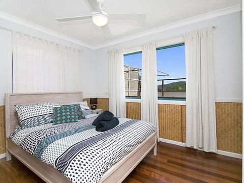 WHITE WAVES 6 OCEAN VIEWS FROM BEACHFRONT BALCONY - Holiday Byron Bay 3
