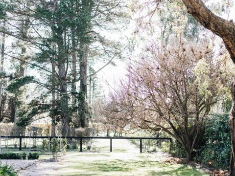 KIRRIEMUIR Burradoo Southern Highlands 4pm Check Out Sunday - Holiday Byron Bay 1