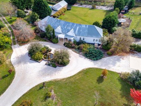 Wembley House Southern Highlands With 4pm Check Out Sunday - Holiday Byron Bay 1