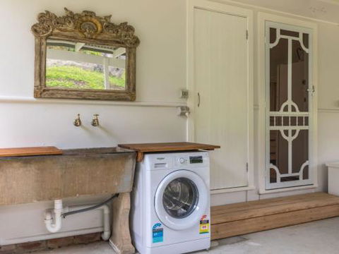 SEAWAYS Gerroa 4pm Check Out On Sunday - Holiday Byron Bay 1