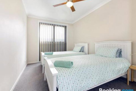 SURF BEACH DREAMS Kiama & Surrounds 4pm Check Out Sundays - Holiday Byron Bay 4
