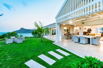 Whitehaven Luxury 5 Bedroom 5 Bathroom House Ocean View With 2 Golf Bu - Holiday Byron Bay 0