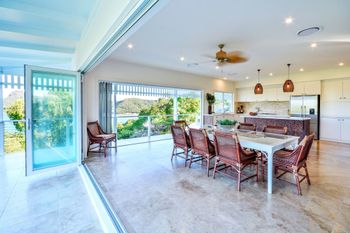 Whitehaven Luxury 5 Bedroom 5 Bathroom House Ocean View With 2 Golf Bu - Holiday Byron Bay 3