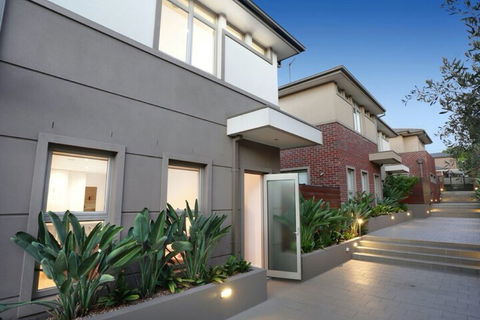 Kew Luxurious Townhouse - Holiday Byron Bay 1